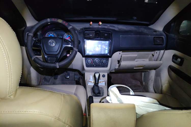 Used Dongfeng Fengon 370 2016 1.5L Manual Standard Model II 7 Seats Center Console