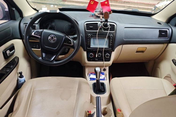Used Dongfeng Fengon 370 2016 1.5L Manual Standard Edition SFG15-02 7 Seats Center Console