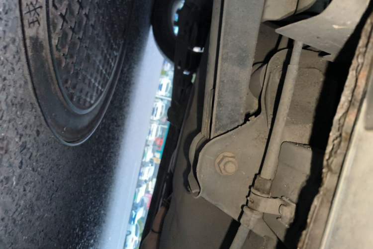 Used Dongfeng Fengon 370 2016 1.5L Manual Standard Edition SFG15-02 7 Seats Chassis Rear Right
