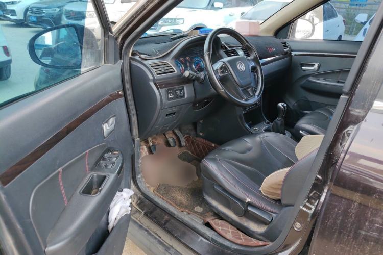 Used Dongfeng Fengon 370 2016 1.5L Manual Elite Home Edition 7-Seater Driver Seat