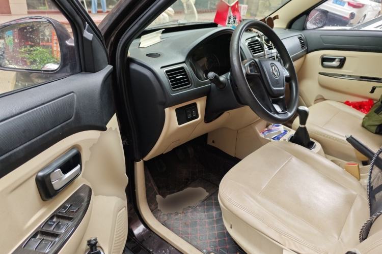 Used Dongfeng Fengon 370 2016 1.5L Manual Standard Edition SFG15-02 7 Seats Driver Seat
