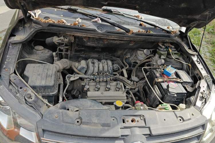 Used Dongfeng Fengon 370 2016 1.5L Manual Luxury 7-Seater Engine Bay