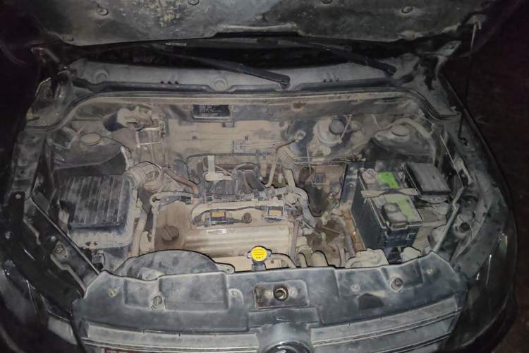 Used Dongfeng Fengon 370 2016 1.5L Manual Standard Model II 7 Seats Engine Bay