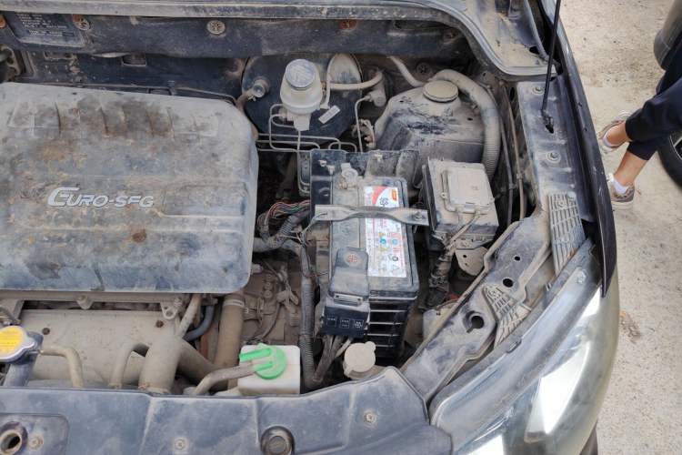 Used Dongfeng Fengon 370 2016 1.5L Manual Elite Home Edition 7-Seater Engine Bay Left
