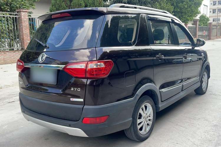 Used Dongfeng Fengon 370 2016 1.5L Manual Standard Model II 7 Seats Exterior 3
