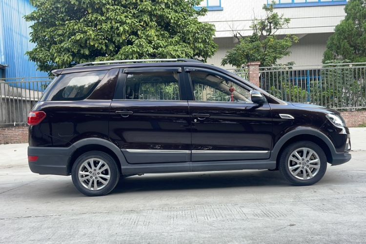 Used Dongfeng Fengon 370 2016 1.5L Manual Standard Model II 7 Seats Exterior 6
