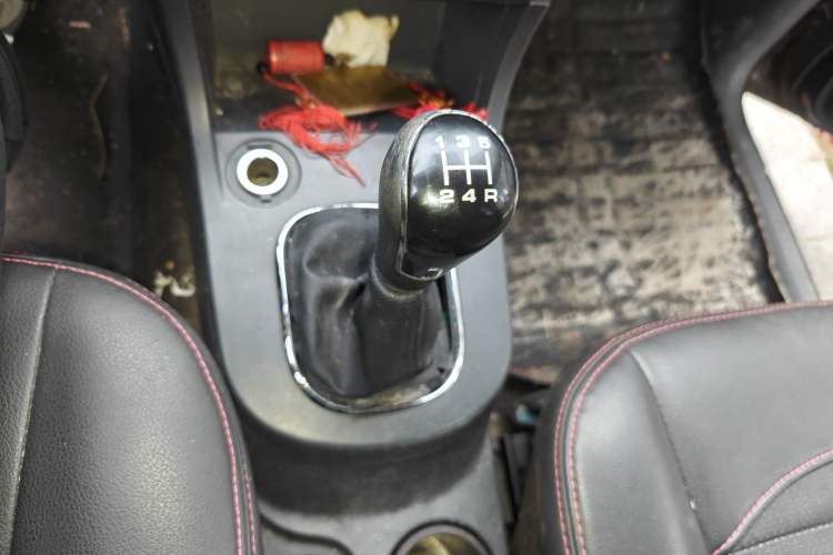Used Dongfeng Fengon 370 2016 1.5L Manual Standard Edition SFG15-02 7 Seats Gear Lever