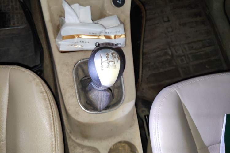 Used Dongfeng Fengon 370 2016 1.5L Manual Standard Model II 7 Seats Gear Lever