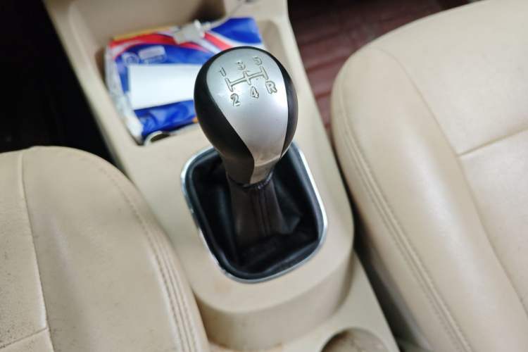 Used Dongfeng Fengon 370 2016 1.5L Manual Standard Edition SFG15-02 7 Seats Gear Lever
