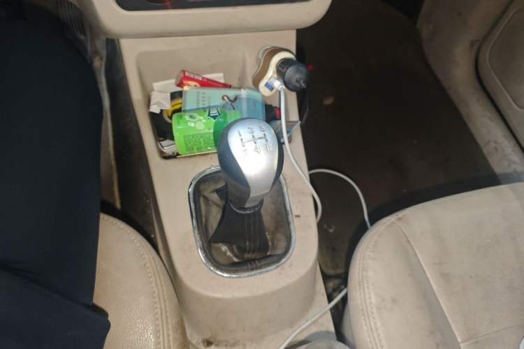 Used Dongfeng Fengon 370 2016 1.5L Manual Comfort 7-Seater Gear Lever