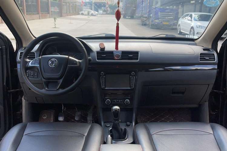 Used Dongfeng Fengon 370 2016 1.5L Manual Standard Model II 7 Seats Interior 3