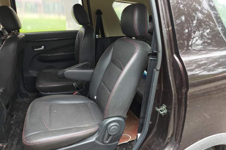Used Dongfeng Fengon 370 2016 1.5L Manual Standard Edition SFG15-02 7 Seats Left Rear Seat
