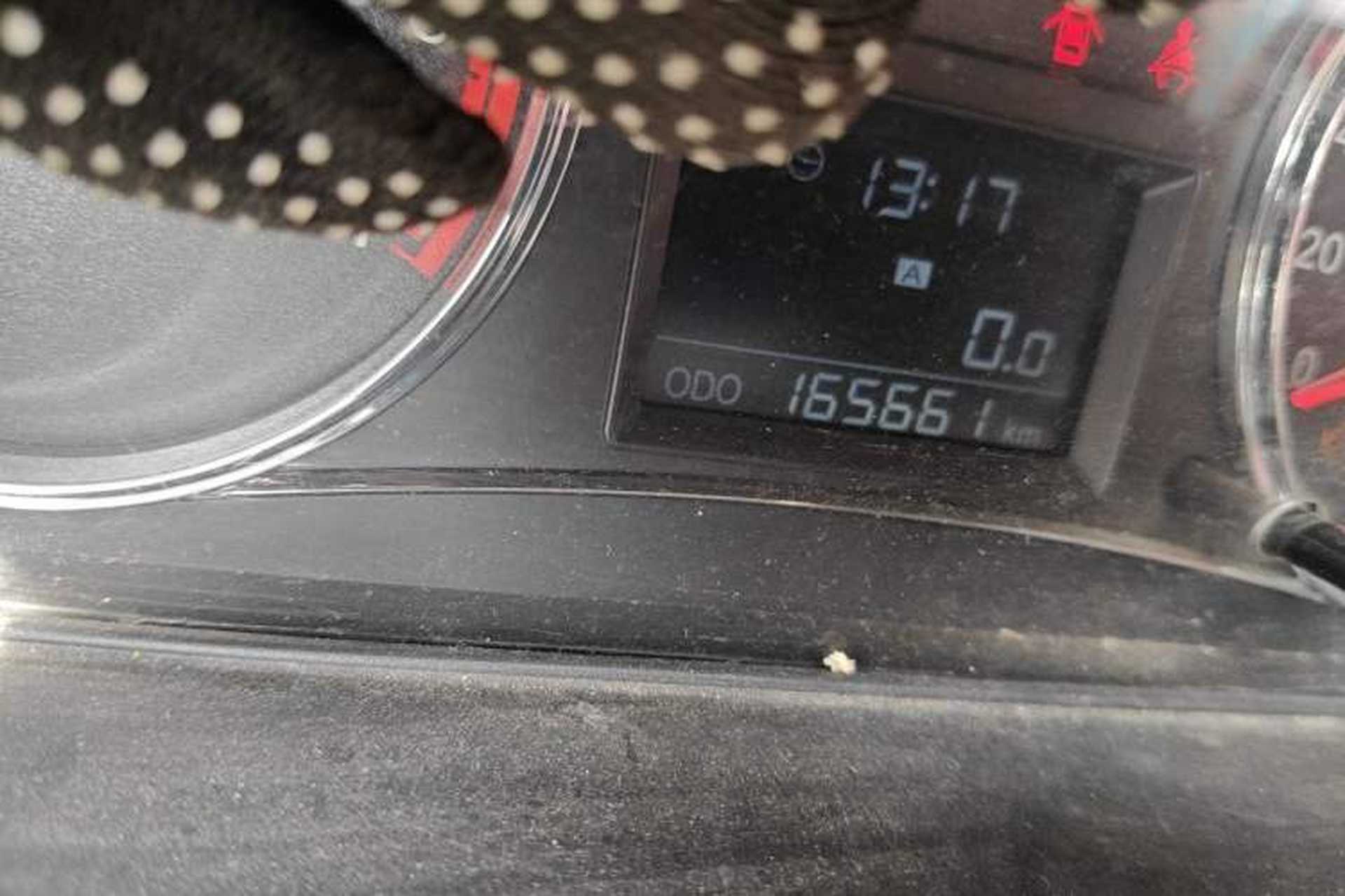 Used Dongfeng Fengon 370 2016 1.5L Manual Luxury 7-Seater Odometer Close Up