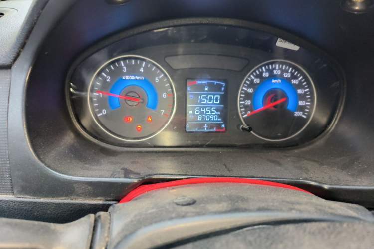 Used Dongfeng Fengon 370 2016 1.5L Manual Standard Edition SFG15-02 7 Seats Odometer Close Up