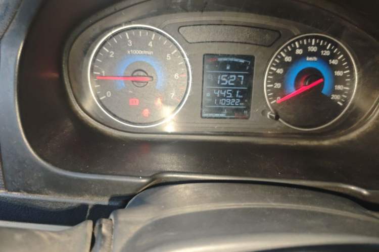 Used Dongfeng Fengon 370 2016 1.5L Manual Comfort 7-Seater Odometer Close Up