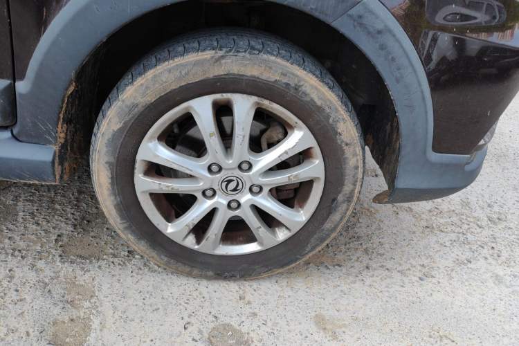 Used Dongfeng Fengon 370 2016 1.5L Manual Elite Home Edition 7-Seater Right Front Wheel Hub