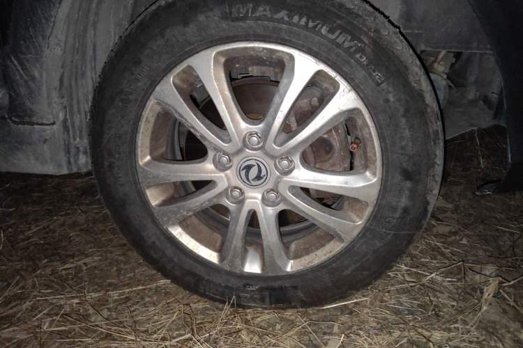 Used Dongfeng Fengon 370 2016 1.5L Manual Standard Model II 7 Seats Right Front Wheel Hub