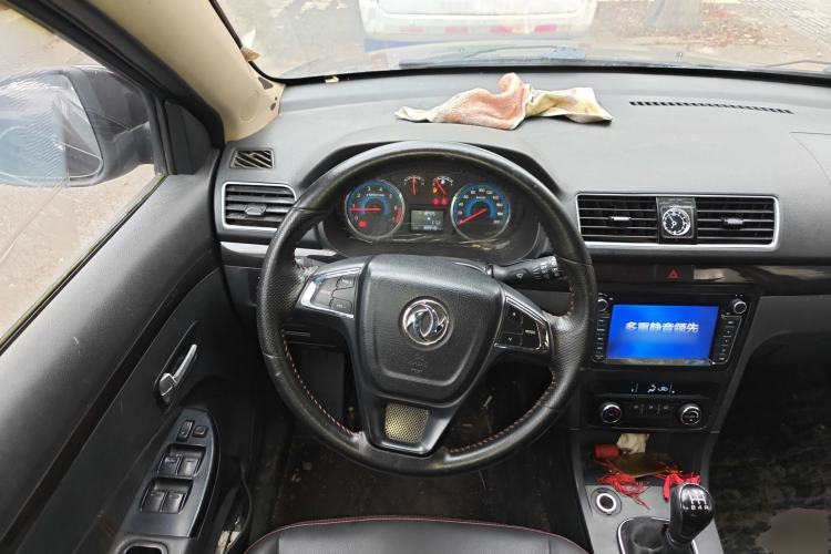 Used Dongfeng Fengon 370 2016 1.5L Manual Standard Edition SFG15-02 7 Seats Steering Wheel