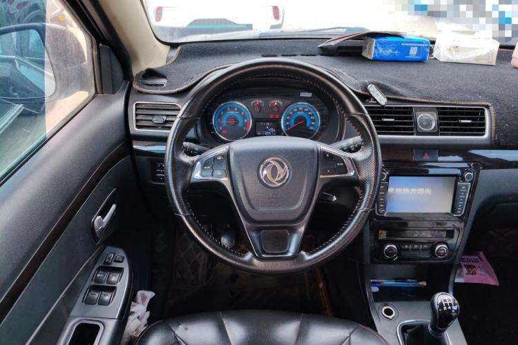 Used Dongfeng Fengon 370 2016 1.5L Manual Elite Home Edition 7-Seater Steering Wheel
