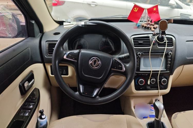 Used Dongfeng Fengon 370 2016 1.5L Manual Standard Edition SFG15-02 7 Seats Steering Wheel