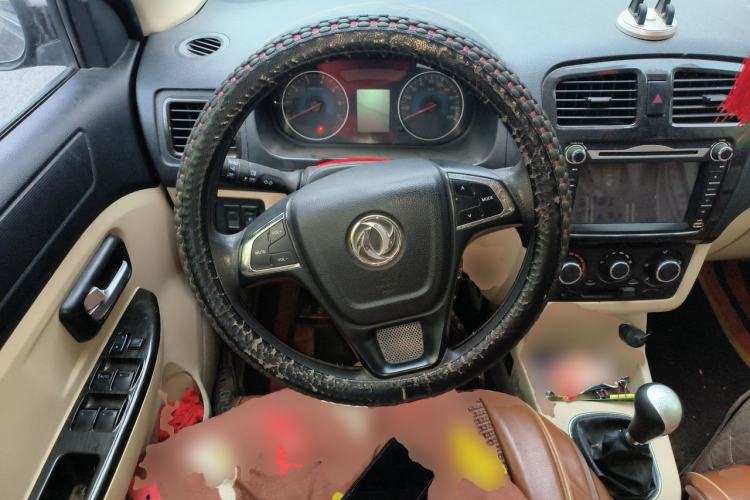 Used Dongfeng Fengon 370 2016 1.5L Manual Standard Edition SFG15-02 7 Seats Steering Wheel