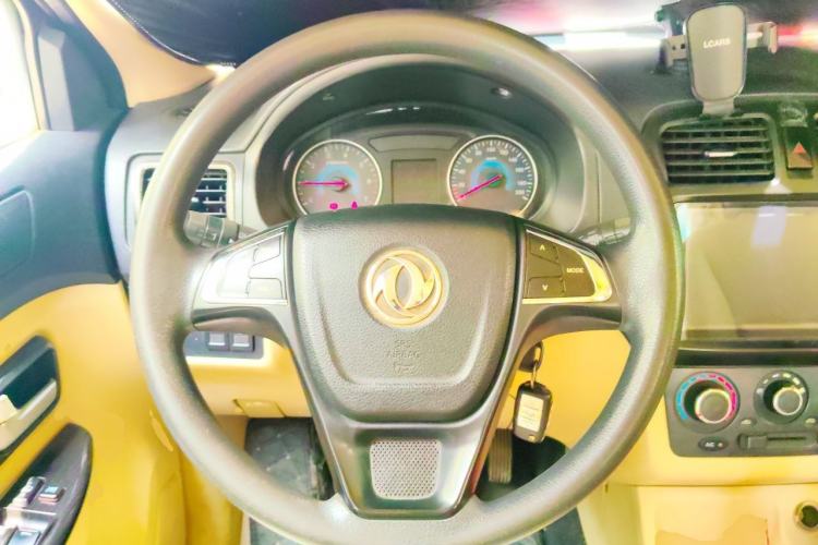 Used Dongfeng Fengon 370 2016 1.5L Manual Standard Edition SFG15-02 7 Seats Steering Wheel