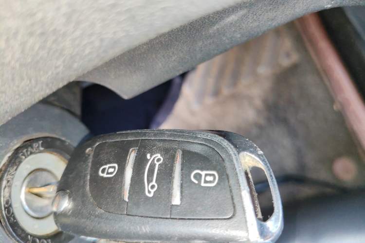 Used Dongfeng Fengon 370 2016 1.5L Manual Elite Home Edition 7-Seater Vehicle Key
