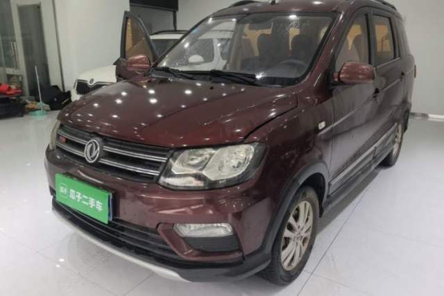 Dongfeng Fengon 370 2016 1.5L Manual Standard Edition SFG15-02 7 Seats usado