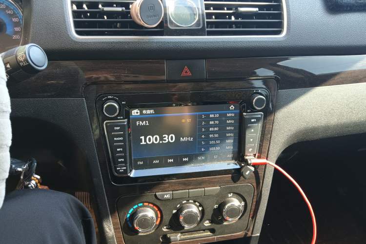 Used Dongfeng Fengon 370 2016 1.5L Manual Elite Travel Edition 7 Seats Audio And AC Panel