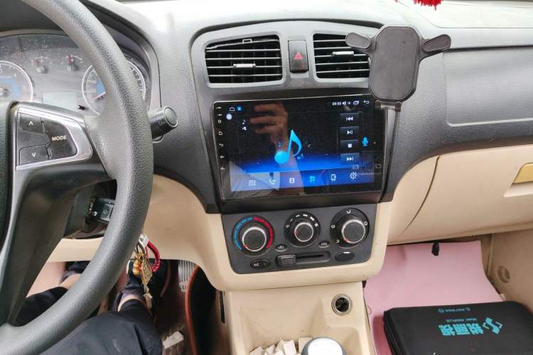 Used Dongfeng Fengon 370 2016 1.3T Manual European Diesel Version 7 Seats Audio And AC Panel