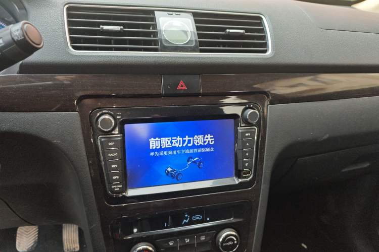 Used Dongfeng Fengon 370 2016 1.5L Manual Luxury Version SFG15-05 7 Seats Audio And AC Panel