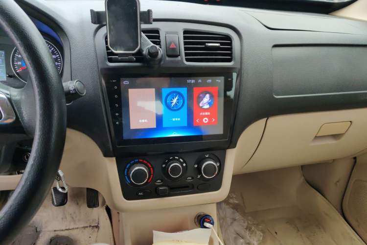 Used Dongfeng Fengon 370 2016 1.5L Manual Standard Edition SFG15-05 7 Seats Audio And AC Panel