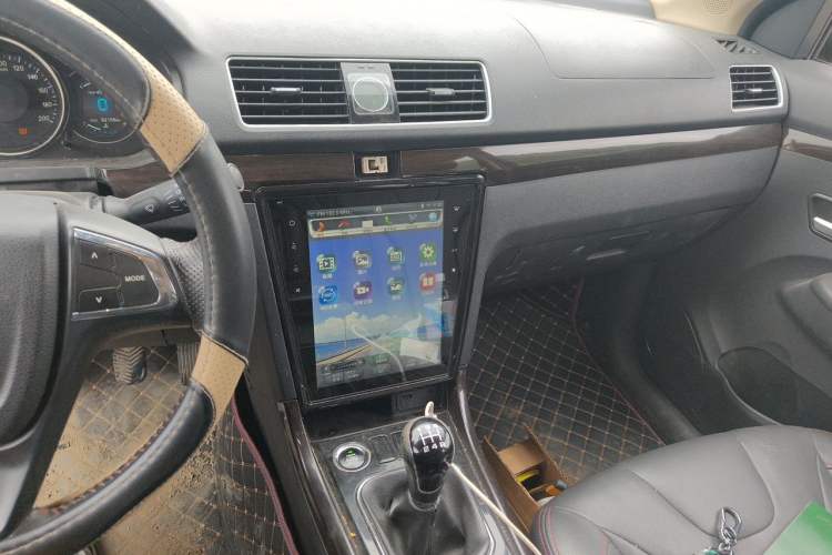 Used Dongfeng Fengon 370 2016 1.5L Manual Smart 7-Seater Audio And AC Panel