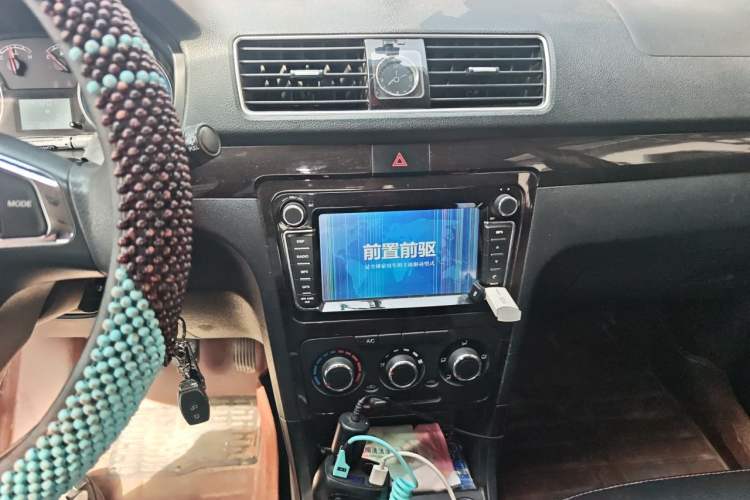 Used Dongfeng Fengon 370 2016 1.5L Manual Elite Home Edition 7-Seater Audio And AC Panel