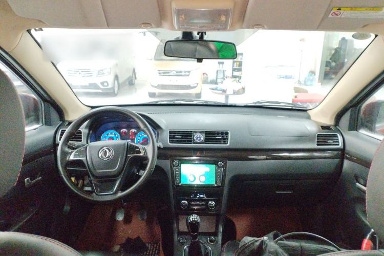Used Dongfeng Fengon 370 2016 1.5L Manual Luxury 7-Seater Center Console