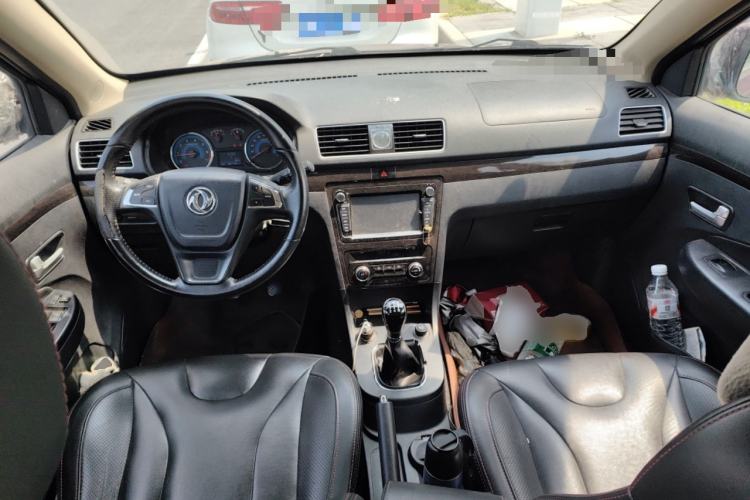 Used Dongfeng Fengon 370 2016 1.5L Manual Luxury 7-Seater Center Console