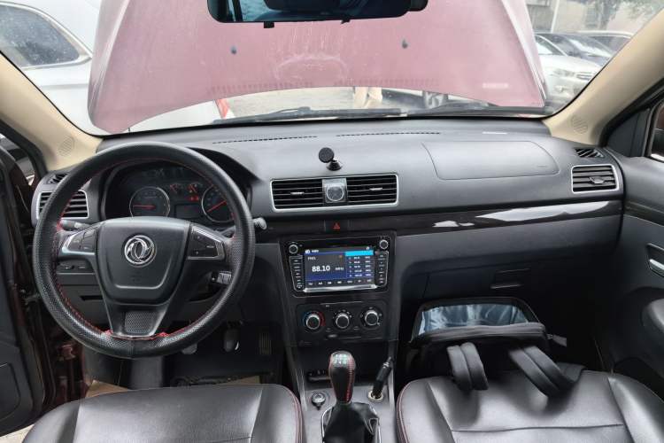 Used Dongfeng Fengon 370 2016 1.5L Manual Elite Home Edition 7-Seater Center Console