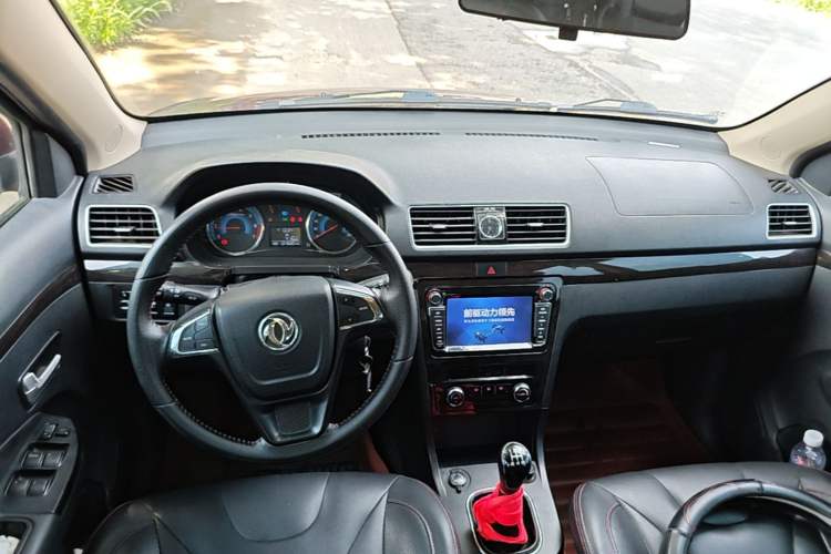 Used Dongfeng Fengon 370 2016 1.5L Manual Luxury 7-Seater Center Console
