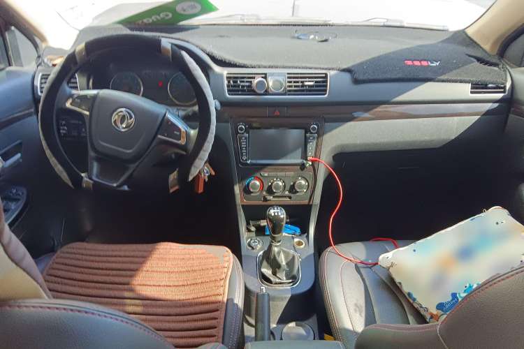 Used Dongfeng Fengon 370 2016 1.5L Manual Elite Travel Edition 7 Seats Center Console