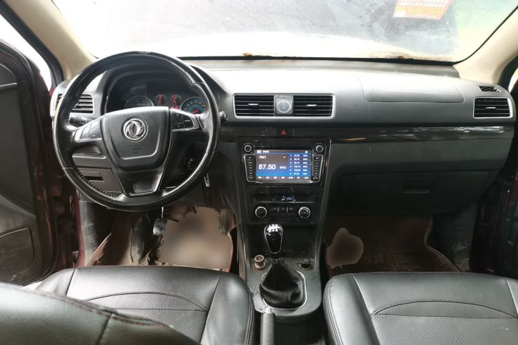 Used Dongfeng Fengon 370 2016 1.5L Manual Luxury 7-Seater Center Console