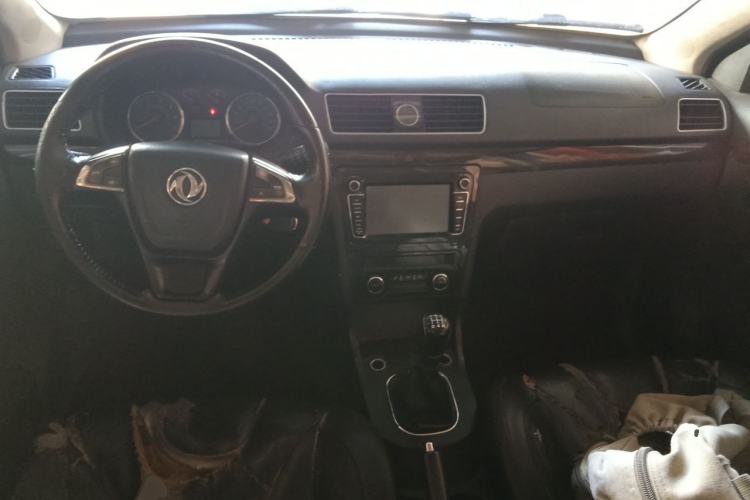 Used Dongfeng Fengon 370 2016 1.5L Manual Luxury 7-Seater Center Console