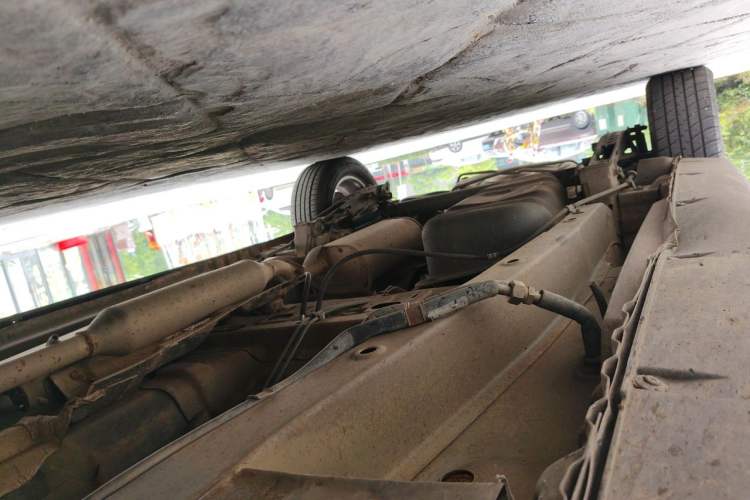 Used Dongfeng Fengon 370 2016 1.3T Manual European Diesel Version 7 Seats Chassis Front Right