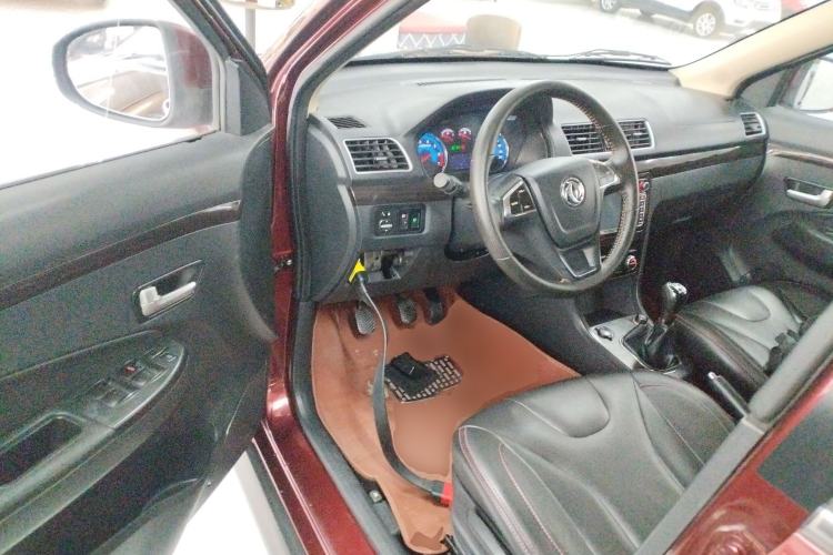 Used Dongfeng Fengon 370 2016 1.5L Manual Luxury 7-Seater Driver Seat