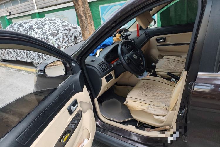 Used Dongfeng Fengon 370 2016 1.5L Manual Standard Edition SFG15-02 7 Seats Driver Seat