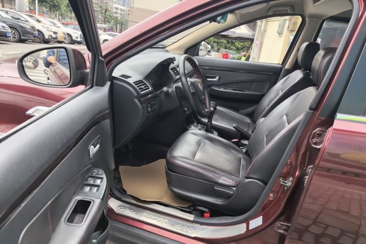 Used Dongfeng Fengon 370 2016 1.5L Manual Elite Home Edition 7-Seater Driver Seat