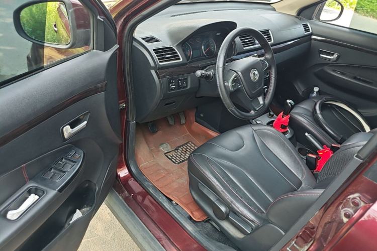Used Dongfeng Fengon 370 2016 1.5L Manual Luxury 7-Seater Driver Seat
