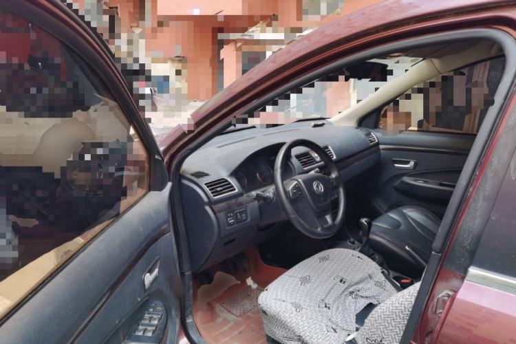 Used Dongfeng Fengon 370 2016 1.5L Manual Luxury 7-Seater Driver Seat