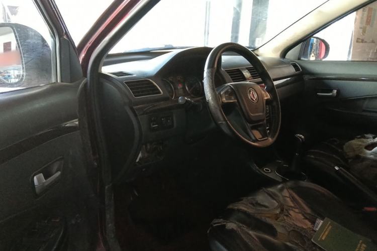 Used Dongfeng Fengon 370 2016 1.5L Manual Luxury 7-Seater Driver Seat