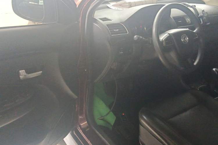 Used Dongfeng Fengon 370 2016 1.5L Manual Elite Home Edition 7-Seater Driver Seat