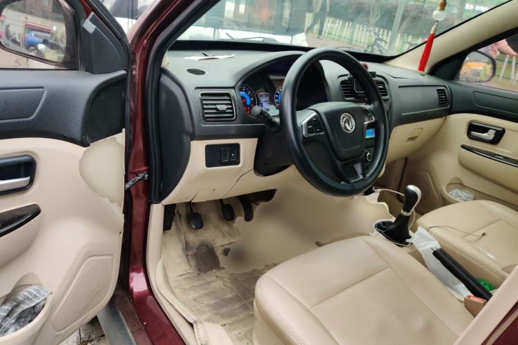 Used Dongfeng Fengon 370 2016 1.5L Manual Standard Edition SFG15-05 7 Seats Driver Seat